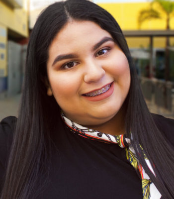 Anais – Cropped Portrait